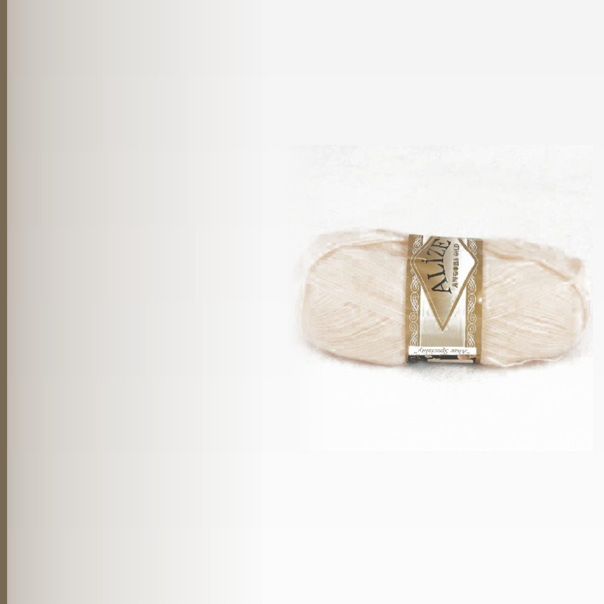 Angora Gold, чайная роза