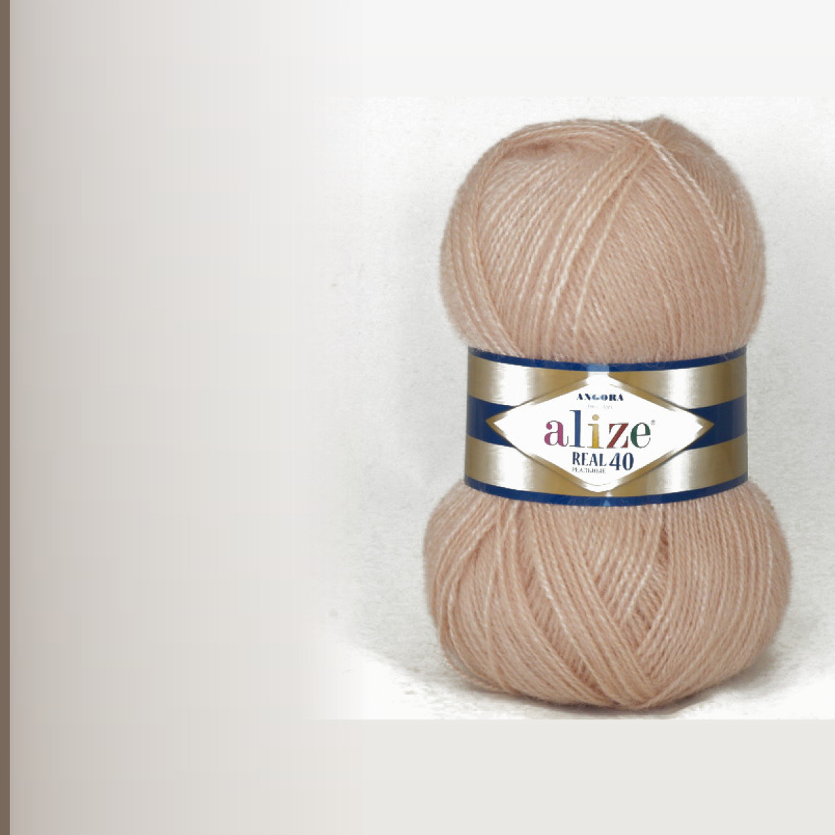 Angora real 40, камея