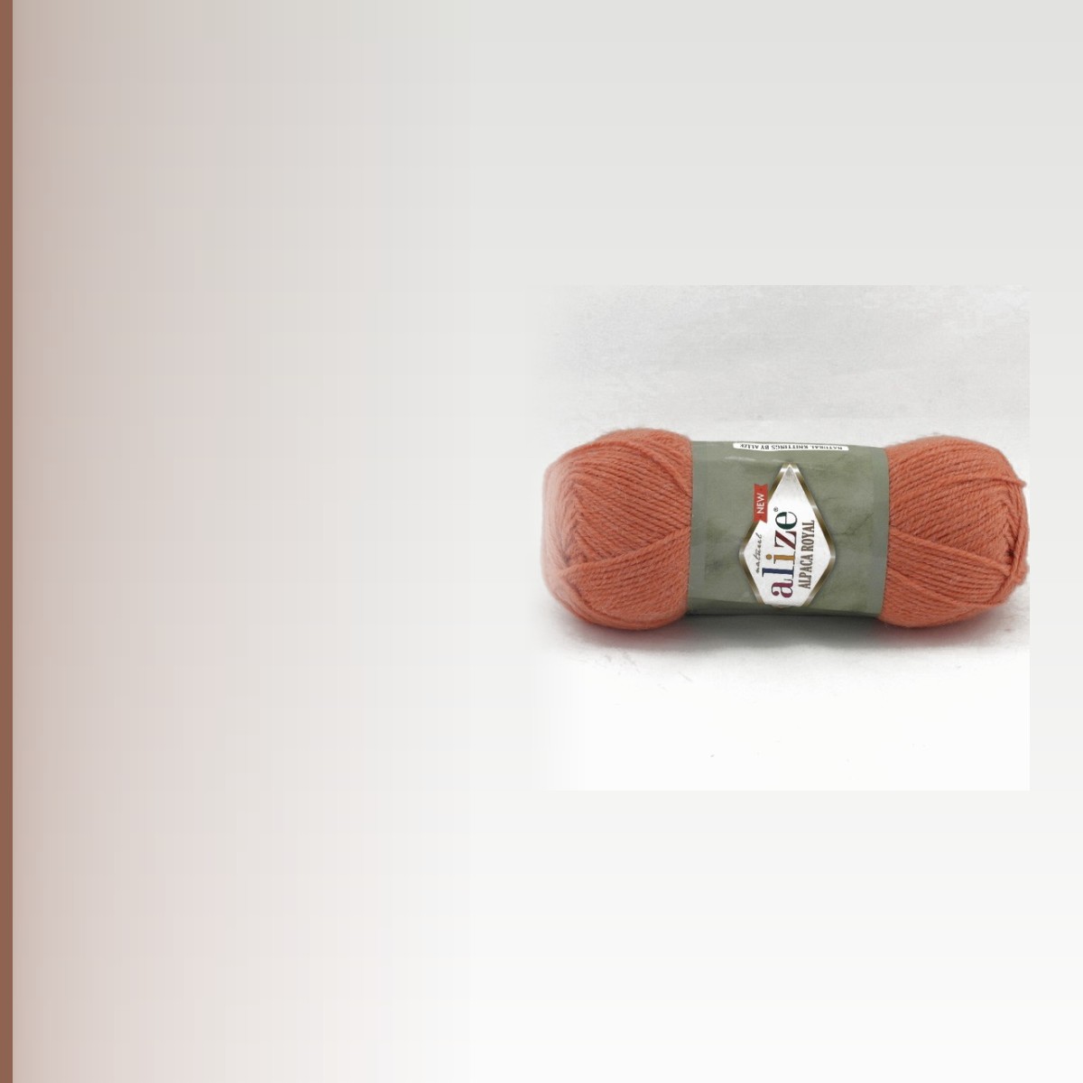 Alpaca royal new, красная глина
